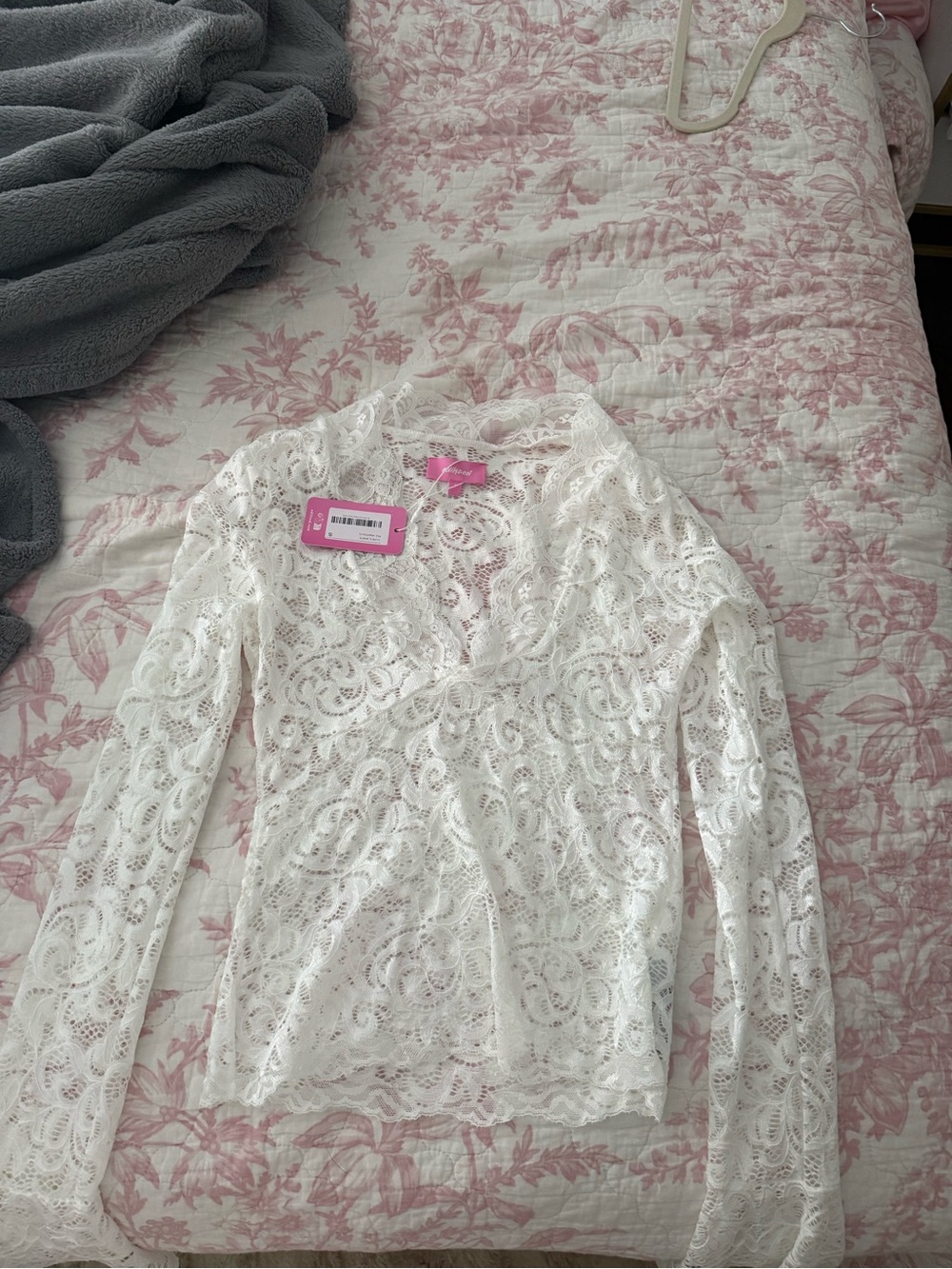 White Lace Long-Sleeve V-Neck Top